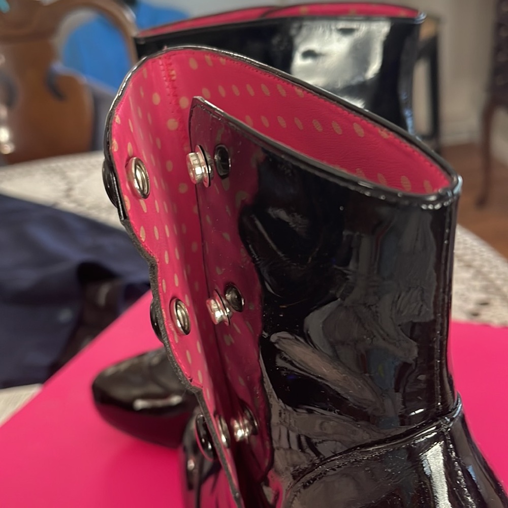 Betsey Johnson patent leather boots 7.5M. - Picture 6 of 6